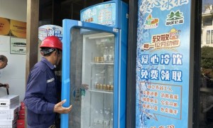 烈日下的 “潮清凉补给站”：萧山爱心冰柜补给站守护高温工作者